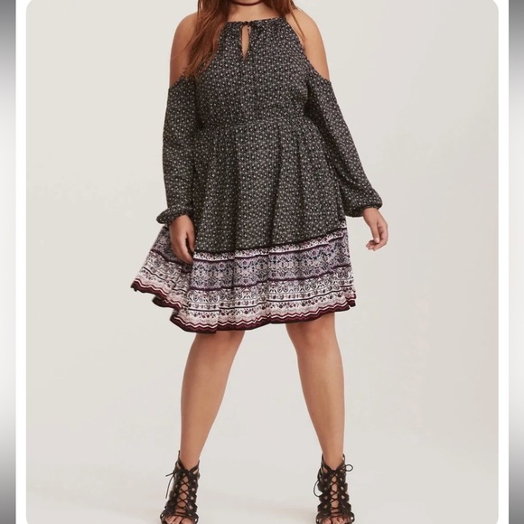 Torrid Border Print Challis Cold Shoulder Dress size 0 equivalent large 12 - Picture 1 of 11